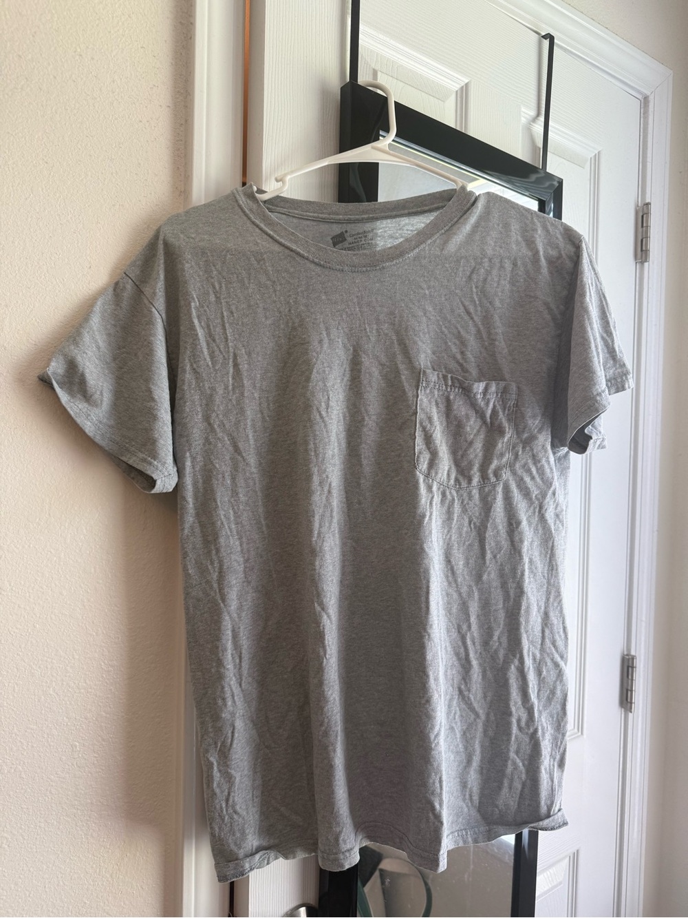 Hanes Men's Gray Short Sleeve Pocket Tee